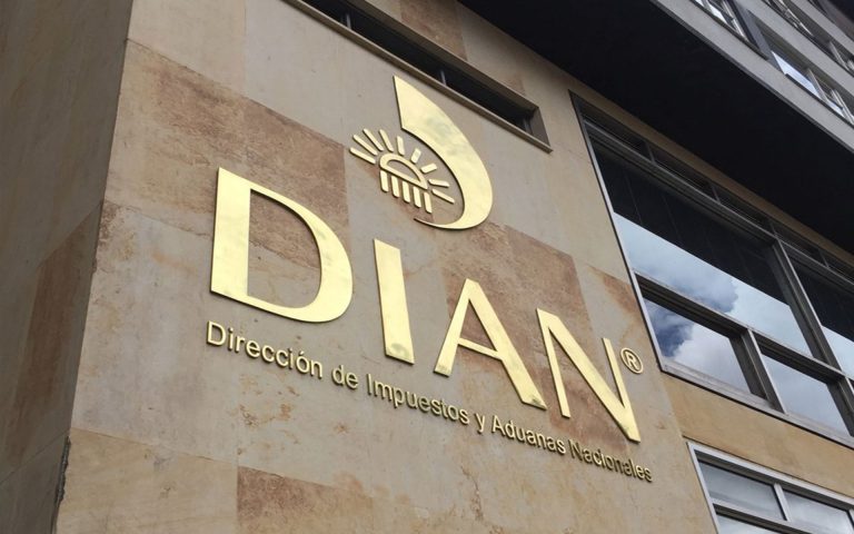 DIAN inicia Cobro a Deudores, 15.000 Contribuyentes en la Mira