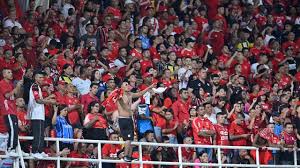 Tribuna Sur sigue cerrada, Hinchas del América arremeten contra funcionarios de la alcaldía
