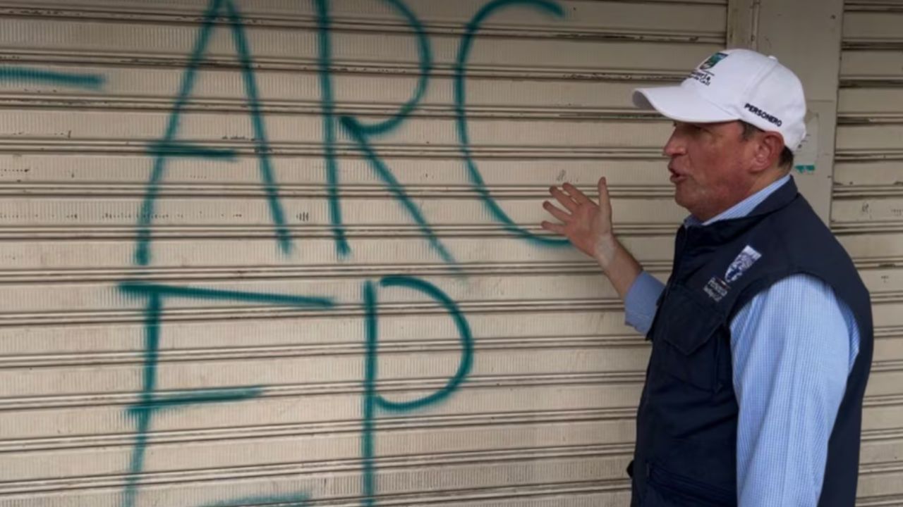 Grafitis con mensajes de disidencias de las FARC en Llano Verde encienden las alarmas en Cali
