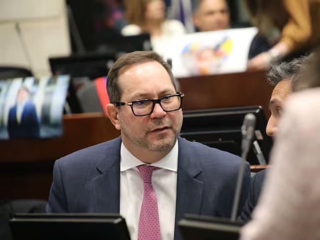 Lidio García, senador del Partido Liberal, asume la presidencia del Senado para el periodo 2025-2026