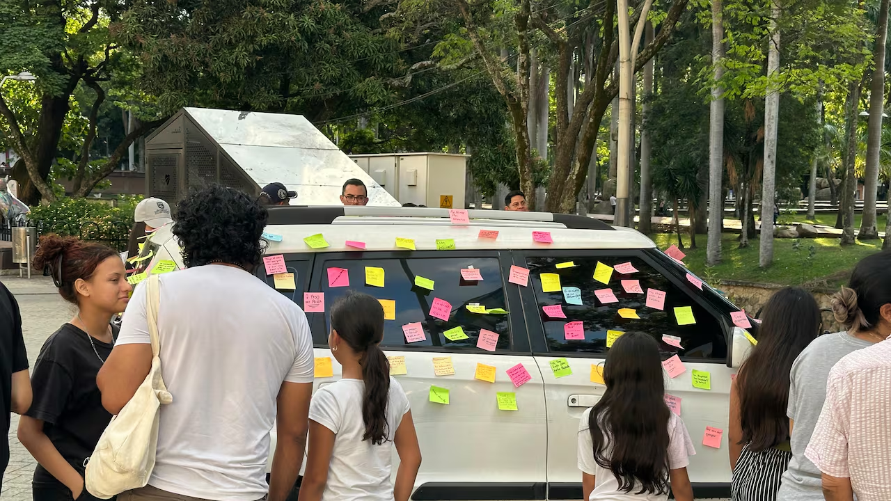 «No más buñuelos en las vías»: la campaña con sabor caleño que busca transformar la movilidad en Cali