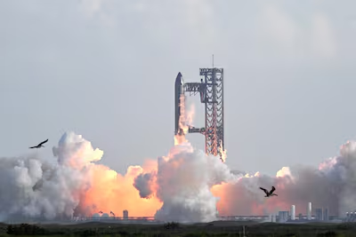 Starship de SpaceX logra dos hitos históricos en su décimo vuelo de prueba
