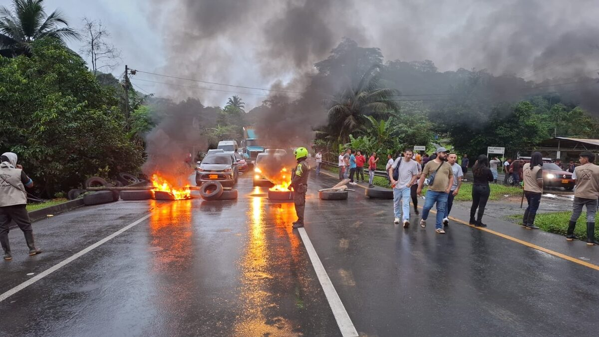 Comunidades indígenas del Valle del Cauca amenazan con bloquear la vía Cali–Buenaventura por incumplimiento en entrega de tierras