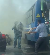 Video de altercado entre conductor del SITP y motociclista reabre el debate sobre la intolerancia vial en Bogotá