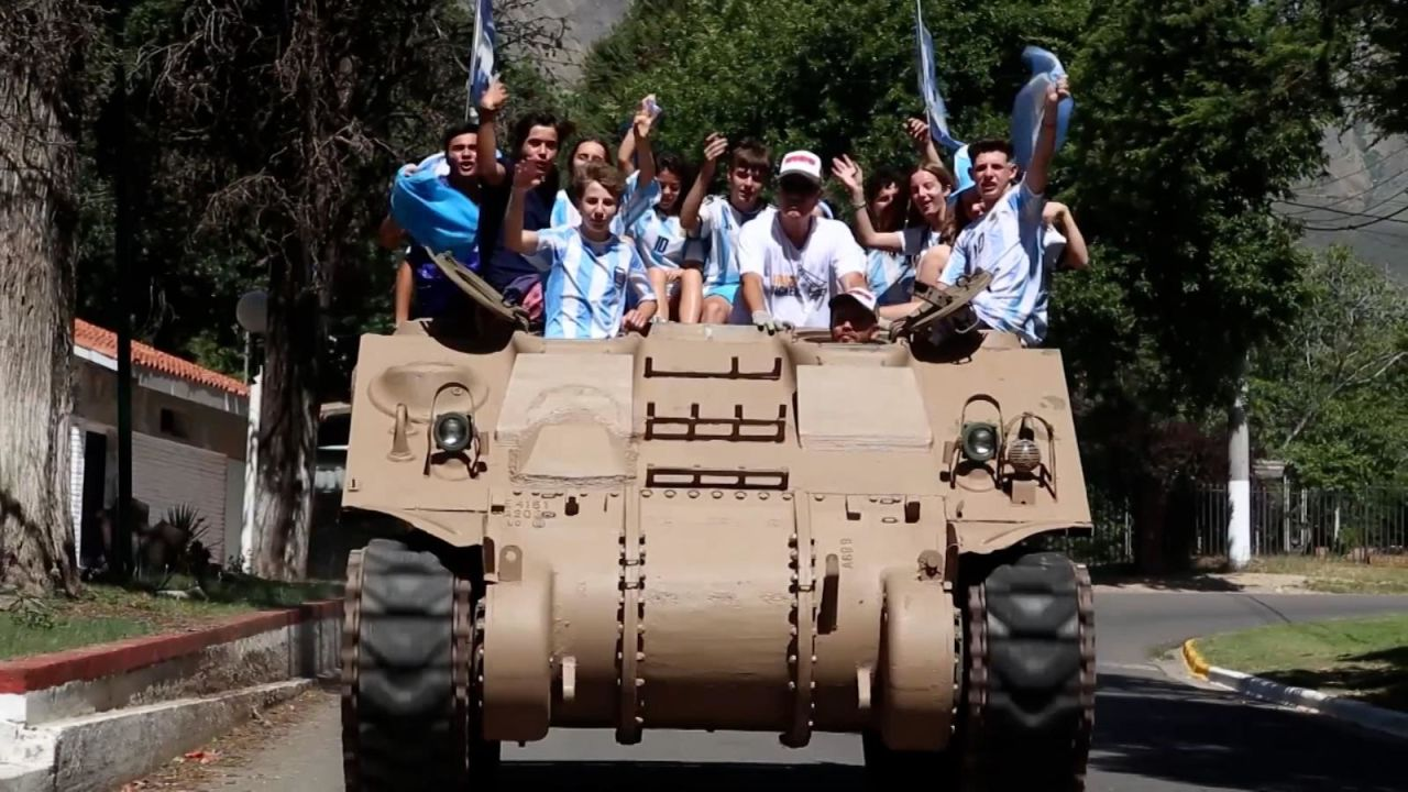 Un tanque en los festejos por la clasificación de Argentina desata polémica y reabre el debate sobre la rivalidad con Inglaterra